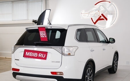 Mitsubishi Outlander III рестайлинг 3, 2014 год, 2 155 000 рублей, 7 фотография