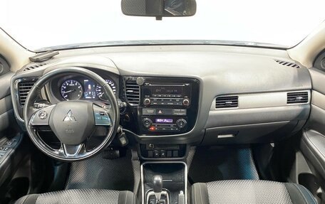 Mitsubishi Outlander III рестайлинг 3, 2018 год, 1 850 000 рублей, 8 фотография