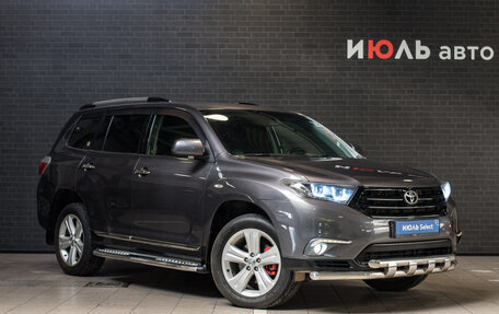 Toyota Highlander III, 2011 год, 2 145 000 рублей, 2 фотография