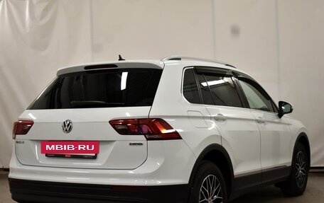 Volkswagen Tiguan II, 2018 год, 2 690 000 рублей, 2 фотография