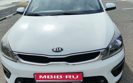 KIA Rio IV, 2018 год, 1 450 000 рублей, 2 фотография