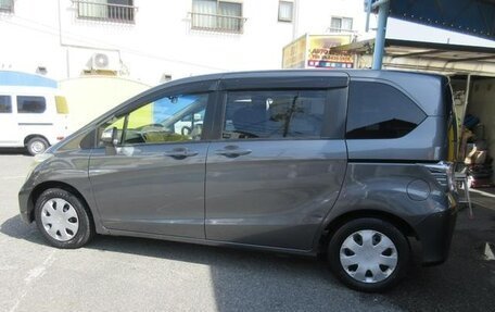 Honda Freed I, 2013 год, 900 000 рублей, 3 фотография