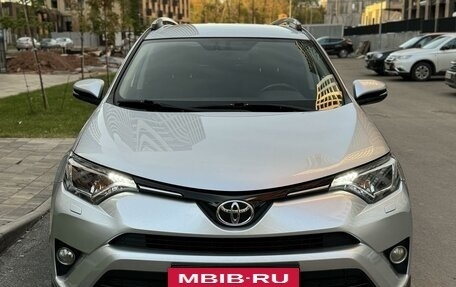 Toyota RAV4, 2017 год, 2 580 000 рублей, 2 фотография