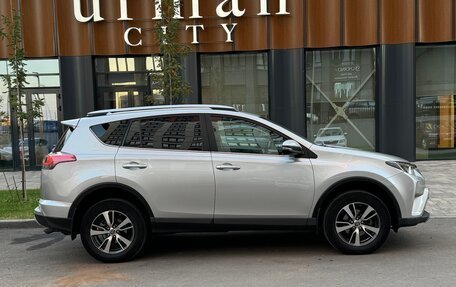 Toyota RAV4, 2017 год, 2 580 000 рублей, 8 фотография