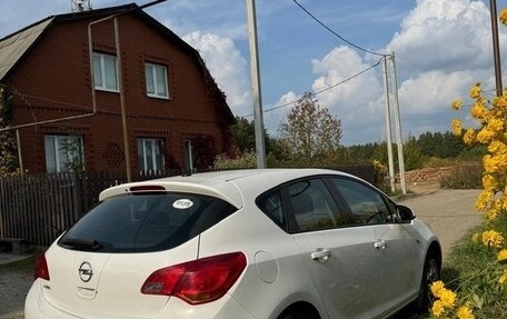 Opel Astra J, 2010 год, 680 000 рублей, 2 фотография