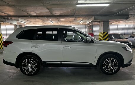 Mitsubishi Outlander III рестайлинг 3, 2015 год, 2 249 000 рублей, 4 фотография