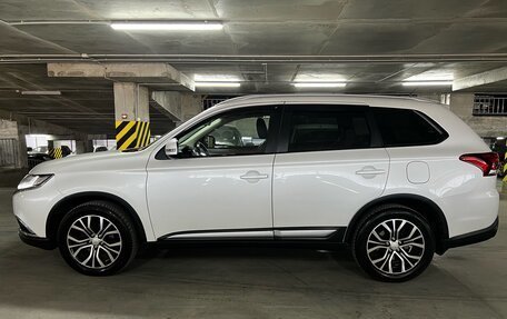 Mitsubishi Outlander III рестайлинг 3, 2015 год, 2 249 000 рублей, 8 фотография