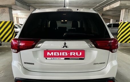 Mitsubishi Outlander III рестайлинг 3, 2015 год, 2 249 000 рублей, 6 фотография