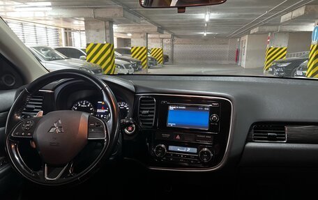 Mitsubishi Outlander III рестайлинг 3, 2015 год, 2 249 000 рублей, 26 фотография