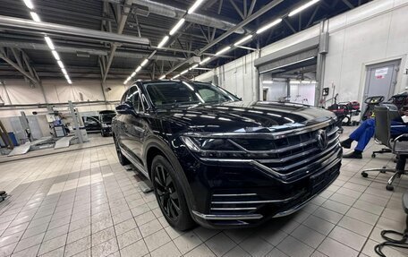 Volkswagen Touareg III, 2018 год, 6 150 000 рублей, 3 фотография