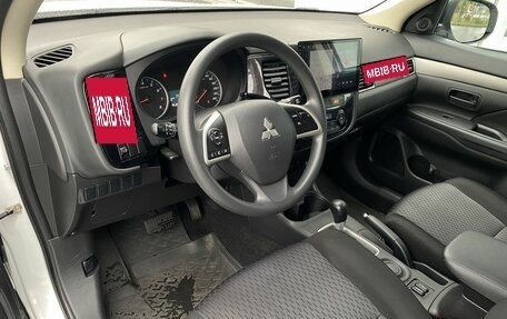 Mitsubishi Outlander III рестайлинг 3, 2014 год, 1 299 000 рублей, 9 фотография