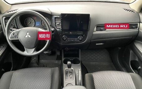 Mitsubishi Outlander III рестайлинг 3, 2014 год, 1 299 000 рублей, 10 фотография