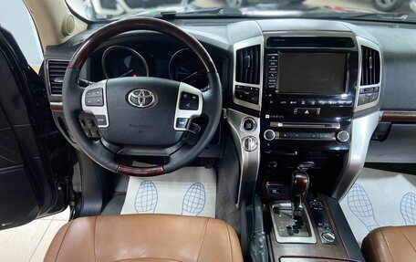 Toyota Land Cruiser 200, 2014 год, 4 450 000 рублей, 31 фотография