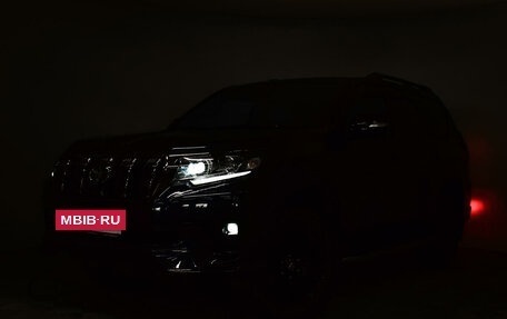 Toyota Land Cruiser Prado 150 рестайлинг 2, 2021 год, 6 070 000 рублей, 2 фотография