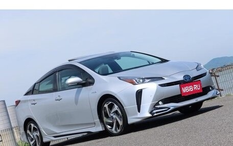 Toyota Prius IV XW50, 2021 год, 1 400 000 рублей, 1 фотография