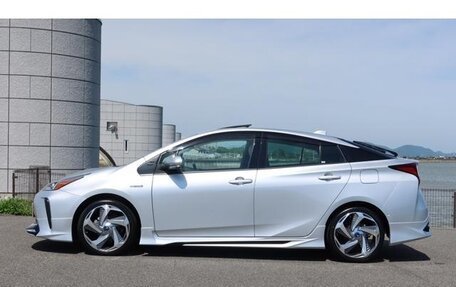 Toyota Prius IV XW50, 2021 год, 1 400 000 рублей, 6 фотография