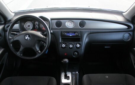 Mitsubishi Outlander III рестайлинг 3, 2004 год, 690 000 рублей, 11 фотография