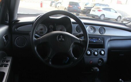 Mitsubishi Outlander III рестайлинг 3, 2004 год, 690 000 рублей, 10 фотография