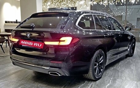 BMW 5 серия, 2021 год, 5 800 000 рублей, 2 фотография