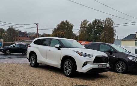 Toyota Highlander, 2021 год, 6 500 000 рублей, 2 фотография