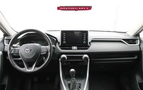 Toyota RAV4, 2019 год, 3 150 000 рублей, 15 фотография