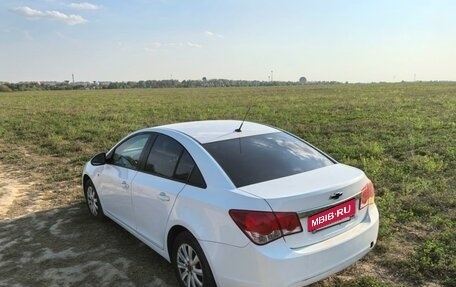 Chevrolet Cruze II, 2011 год, 800 000 рублей, 3 фотография