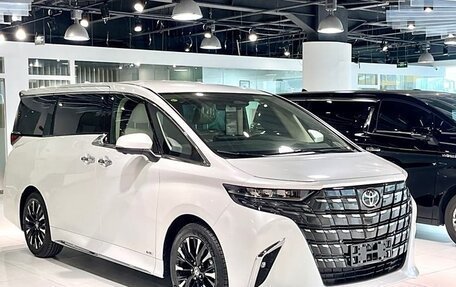 Toyota Alphard, 2023 год, 13 500 000 рублей, 3 фотография