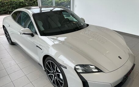 Porsche Taycan I, 2024 год, 26 000 000 рублей, 2 фотография