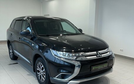 Mitsubishi Outlander III рестайлинг 3, 2018 год, 2 115 000 рублей, 3 фотография