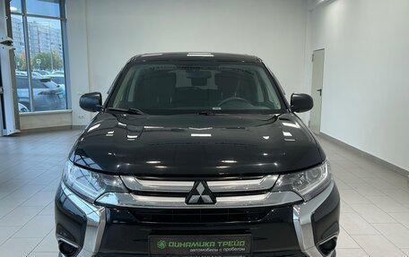 Mitsubishi Outlander III рестайлинг 3, 2018 год, 2 115 000 рублей, 2 фотография