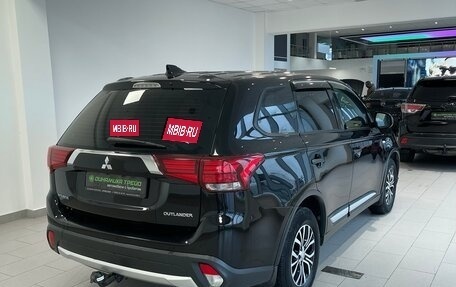 Mitsubishi Outlander III рестайлинг 3, 2018 год, 2 115 000 рублей, 6 фотография