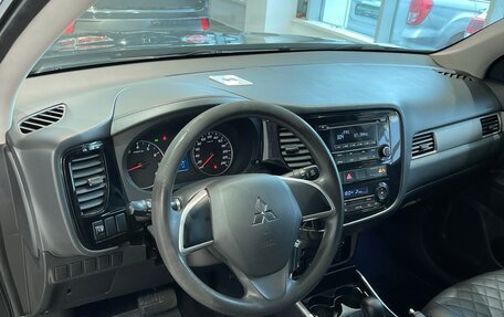 Mitsubishi Outlander III рестайлинг 3, 2018 год, 2 115 000 рублей, 18 фотография