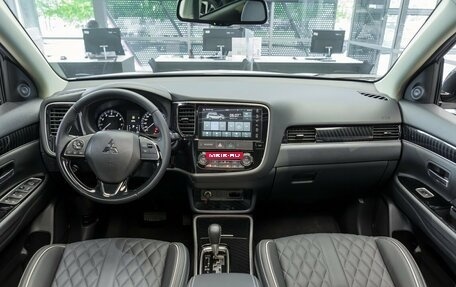 Mitsubishi Outlander III рестайлинг 3, 2022 год, 3 700 000 рублей, 15 фотография