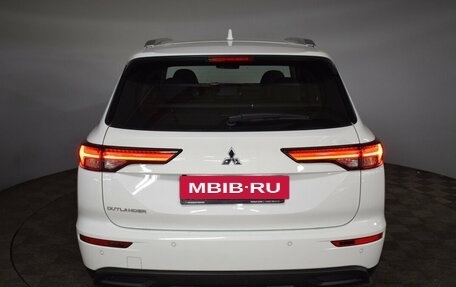 Mitsubishi Outlander, 2023 год, 5 500 000 рублей, 16 фотография