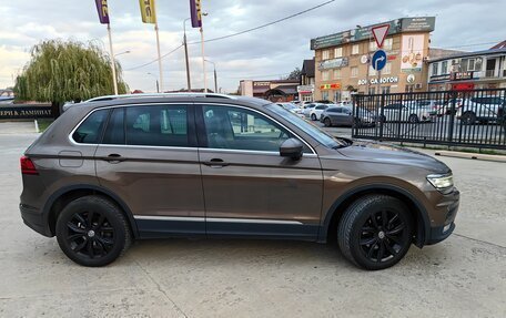 Volkswagen Tiguan II, 2018 год, 2 700 000 рублей, 3 фотография