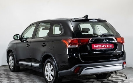 Mitsubishi Outlander III рестайлинг 3, 2019 год, 2 299 000 рублей, 7 фотография