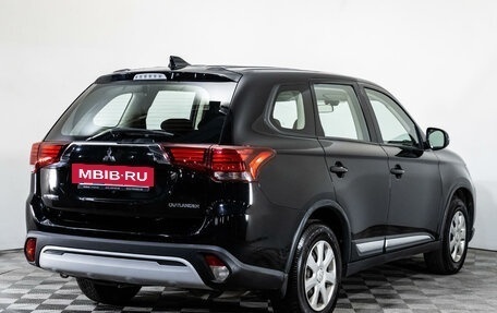 Mitsubishi Outlander III рестайлинг 3, 2019 год, 2 299 000 рублей, 5 фотография