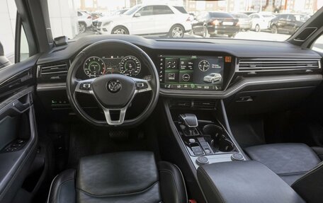 Volkswagen Touareg III, 2019 год, 5 799 000 рублей, 6 фотография