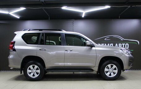 Toyota Land Cruiser Prado 150 рестайлинг 2, 2022 год, 7 499 000 рублей, 8 фотография