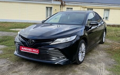 Toyota Camry, 2020 год, 3 610 000 рублей, 2 фотография