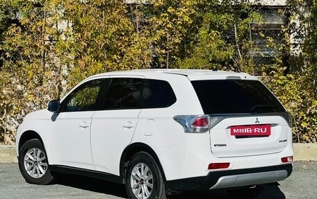 Mitsubishi Outlander III рестайлинг 3, 2014 год, 1 788 000 рублей, 4 фотография