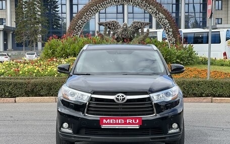 Toyota Highlander III, 2015 год, 3 100 000 рублей, 2 фотография