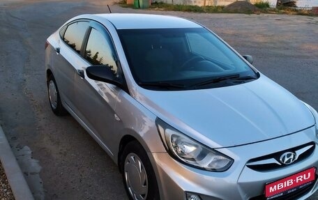 Hyundai Solaris II рестайлинг, 2011 год, 770 000 рублей, 1 фотография