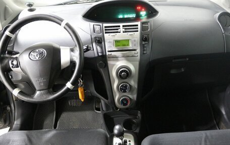 Toyota Yaris III рестайлинг, 2007 год, 520 000 рублей, 13 фотография