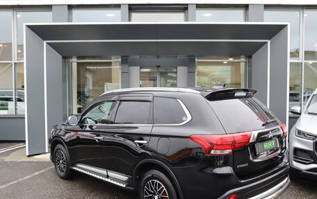 Mitsubishi Outlander III рестайлинг 3, 2018 год, 2 125 000 рублей, 4 фотография