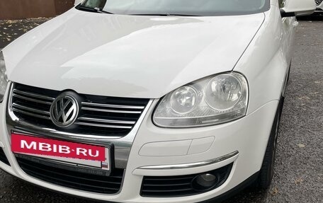 Volkswagen Jetta VI, 2010 год, 880 000 рублей, 2 фотография