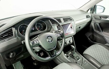 Volkswagen Tiguan II, 2019 год, 2 860 000 рублей, 16 фотография