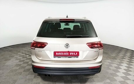 Volkswagen Tiguan II, 2019 год, 2 860 000 рублей, 6 фотография