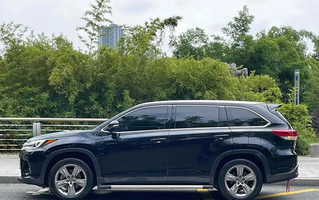 Toyota Highlander III, 2021 год, 3 350 000 рублей, 2 фотография