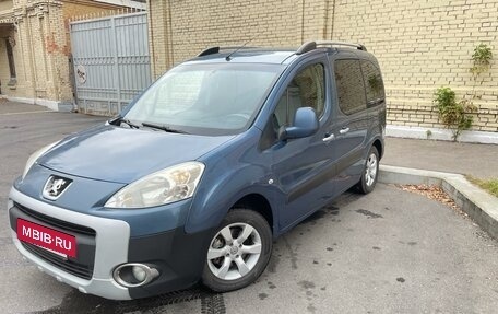 Peugeot Partner II рестайлинг 2, 2012 год, 670 000 рублей, 2 фотография